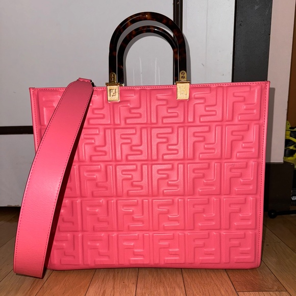 Fendi Sunshine Medium Shopper - Picture 1 of 8